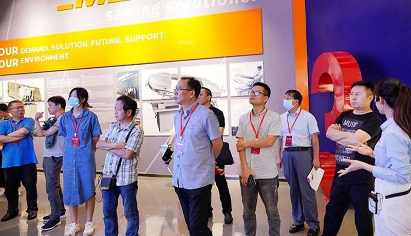 全國媒體“大咖”麗水行采風(fēng)活動走進(jìn)鋸博物館